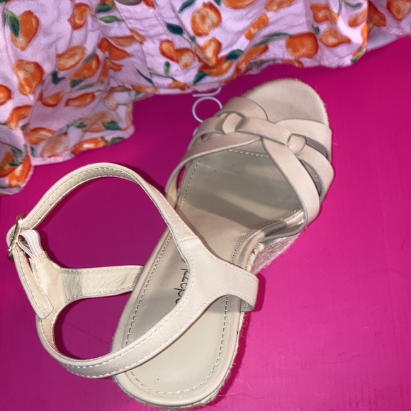 Cream Wedges size 7.5, lightly used - Picture 6 of 9